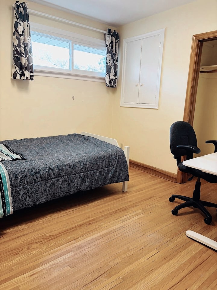 בקומה הראשית 