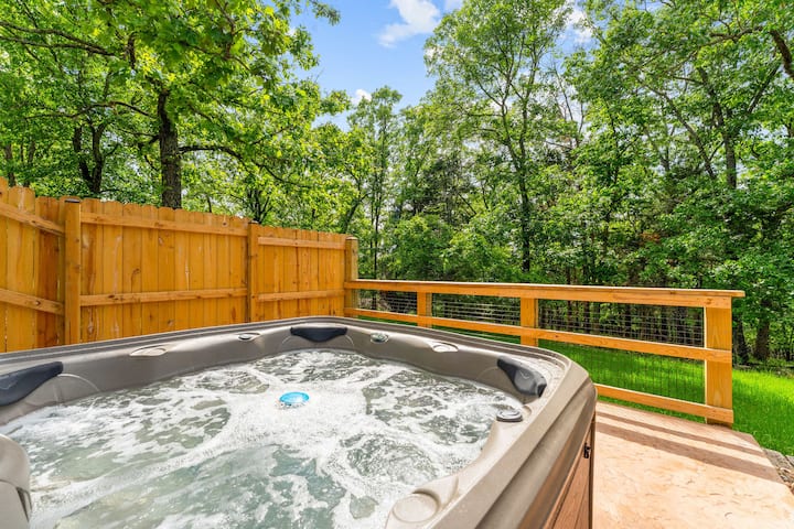 Private Pickleball Court-6 br, Sauna, Hot Tub - Houses for Rent in