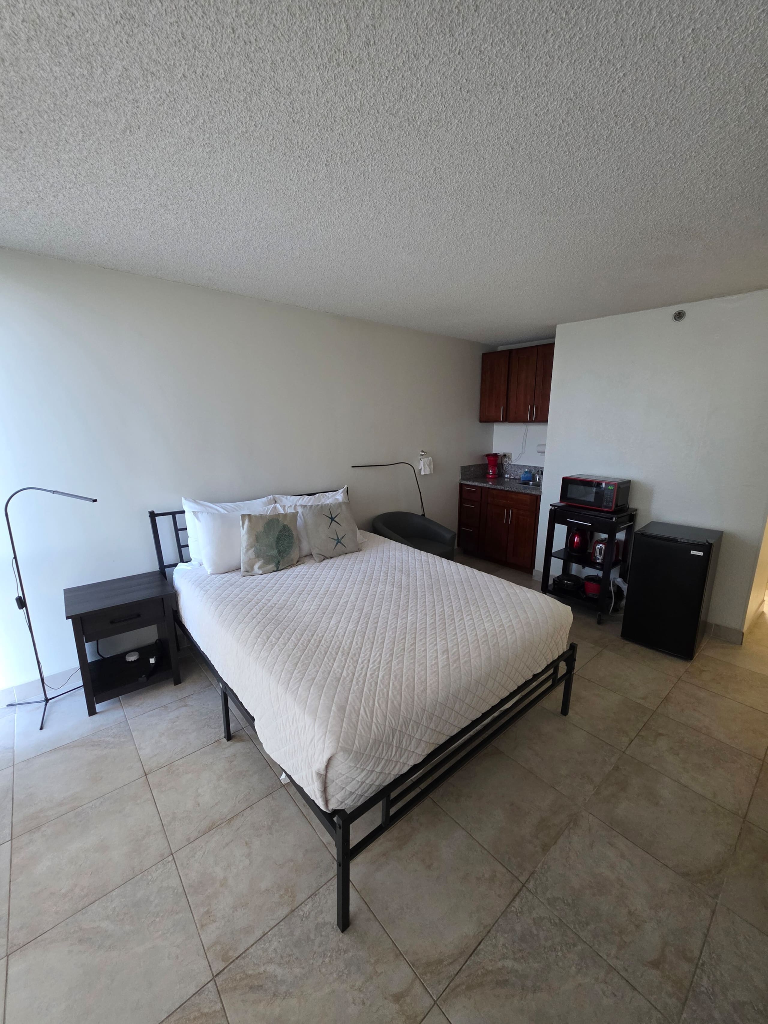 Condo in Honolulu · ★5.0 · Studio · 1 bed · 1 bath - Image 14