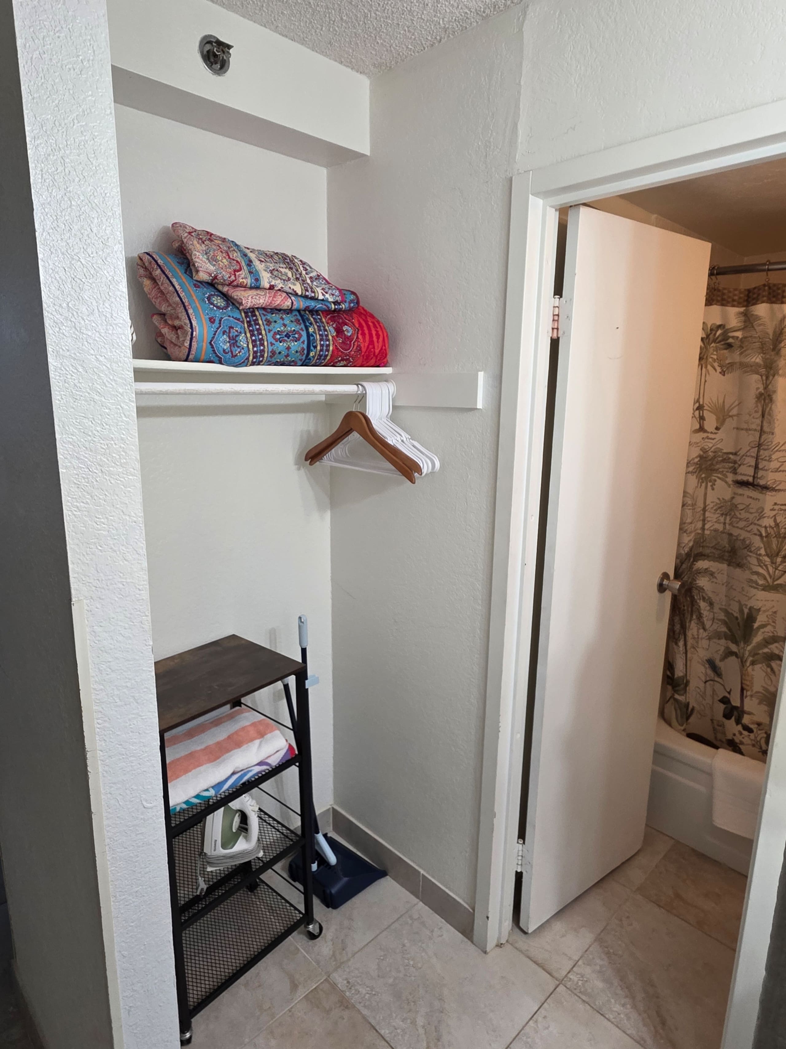 Condo in Honolulu · ★5.0 · Studio · 1 bed · 1 bath - Image 3