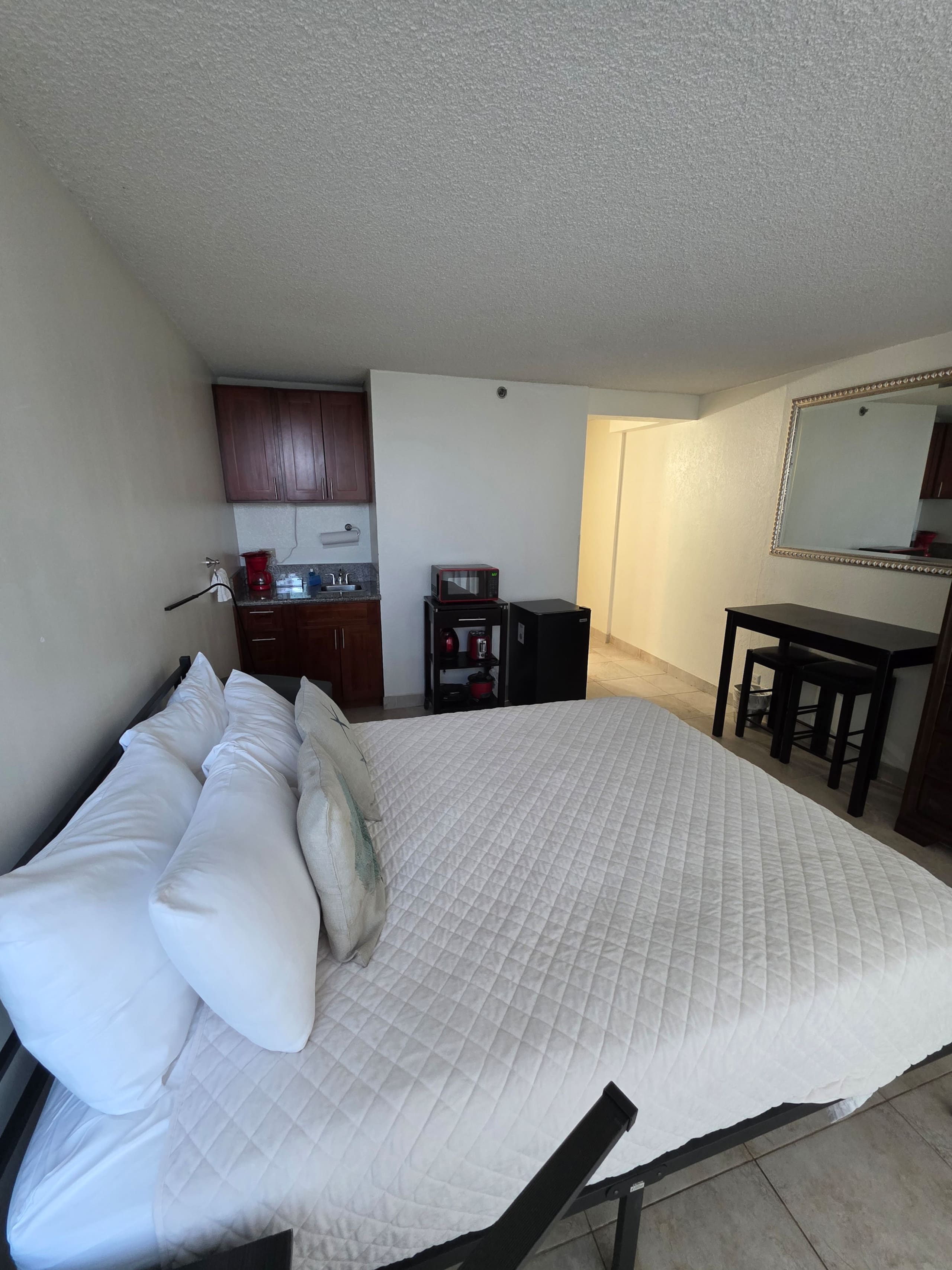 Condo in Honolulu · ★5.0 · Studio · 1 bed · 1 bath - Image 15