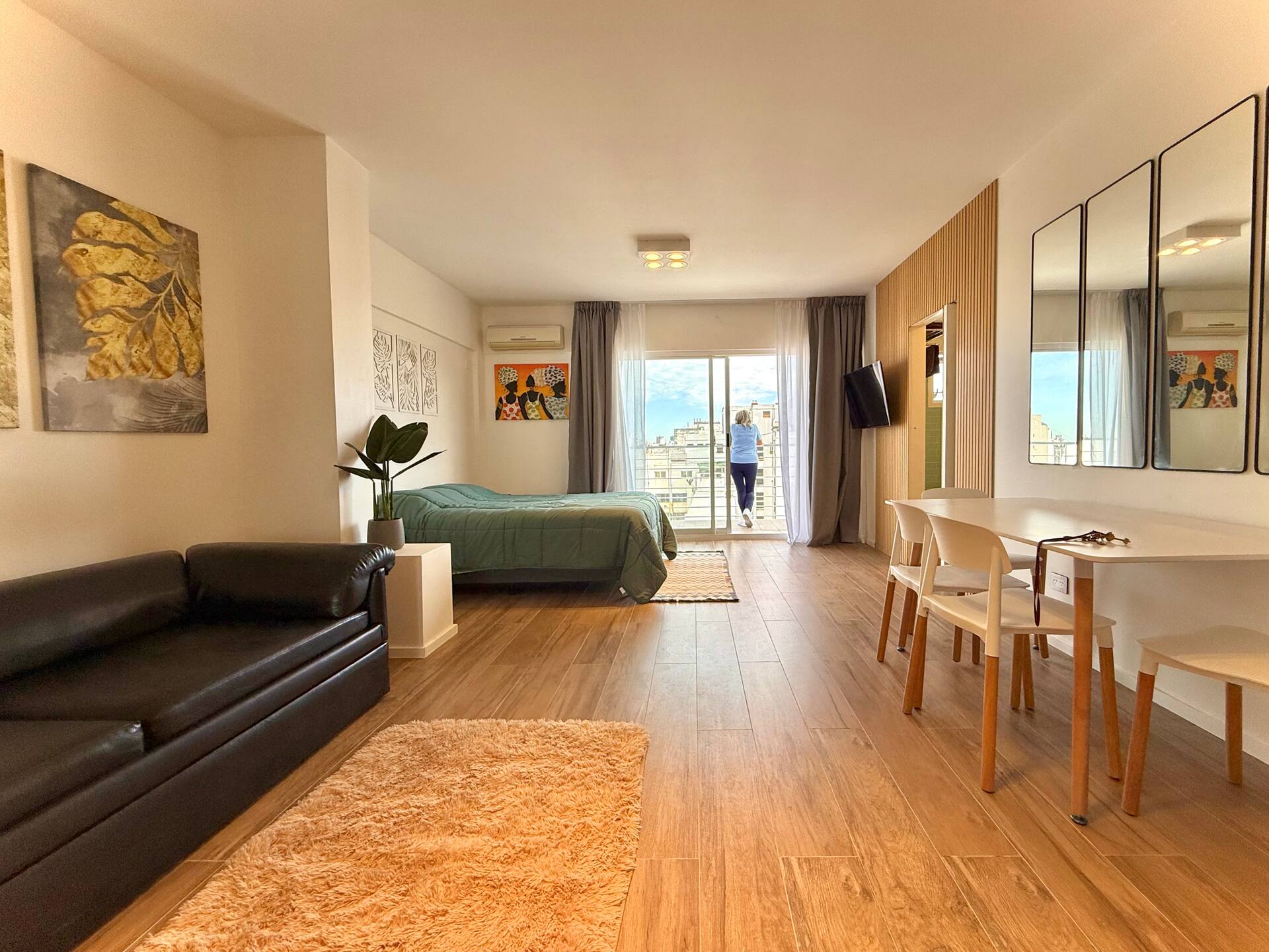 Apartment with balcony and pool in Microcentro
