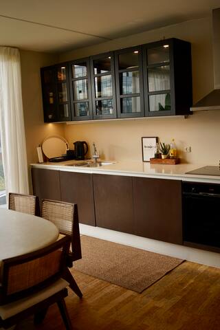 Beautiful apt by WaterCanals, Metro, Cafes & City gallery image 4