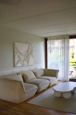 Beautiful apt by WaterCanals, Metro, Cafes & City gallery image 5