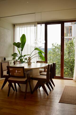 Beautiful apt by WaterCanals, Metro, Cafes & City gallery image 2