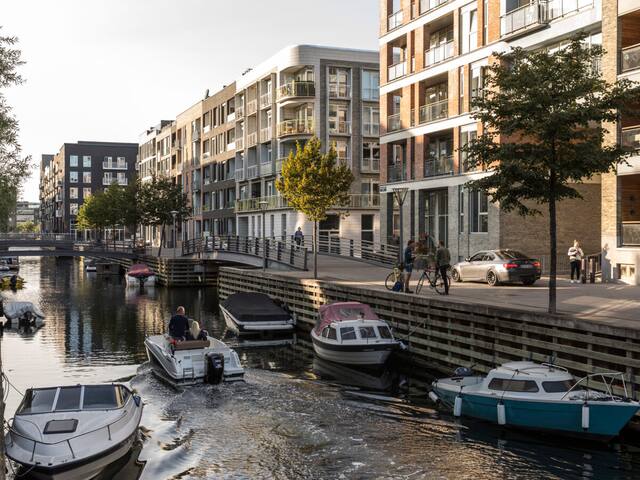 Beautiful apt by WaterCanals, Metro, Cafes & City gallery image 3