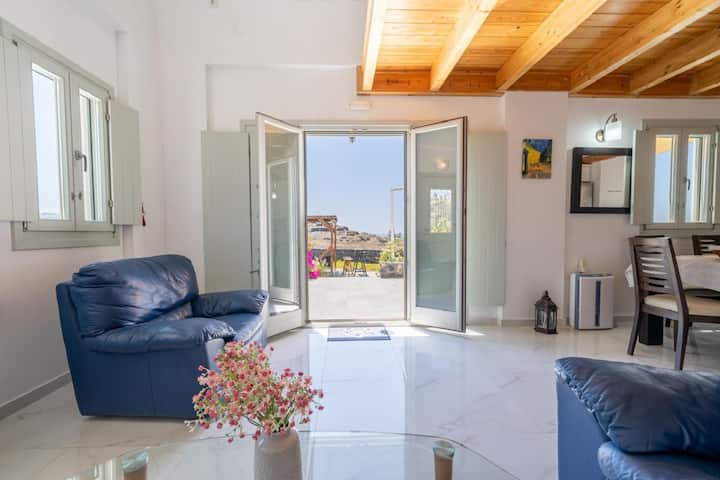 Avra Suite With Sunset View & Hot Tub - Santorini