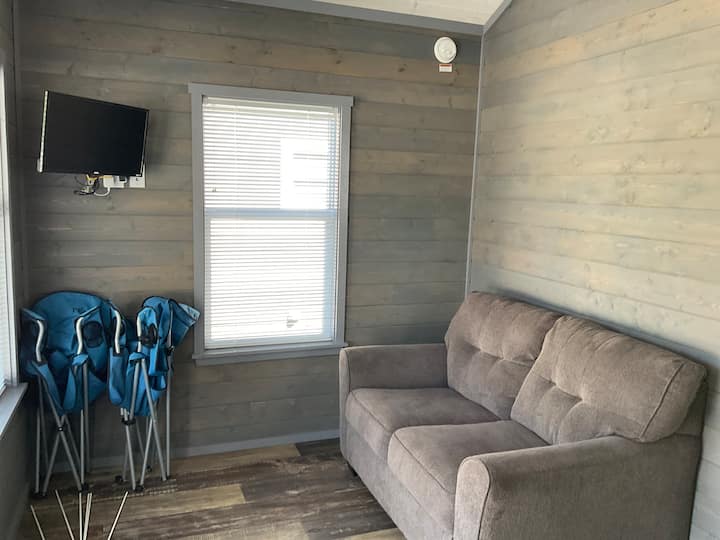 Tiny Home #10 – 2 Bedroom Sleeps 4 - Philadelphia, MS