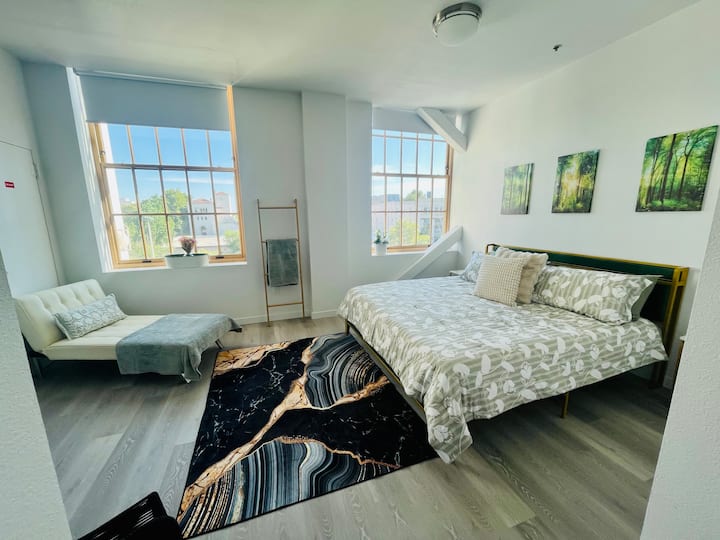 Downtown Luxe Loft | Steps To Golden 1 Arena - Sacramento, CA