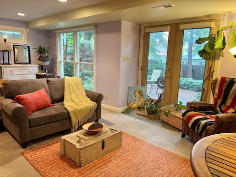 Popular Airbnb listing: Charming Garden Apartment near Downtown in Oakwood Garden Club