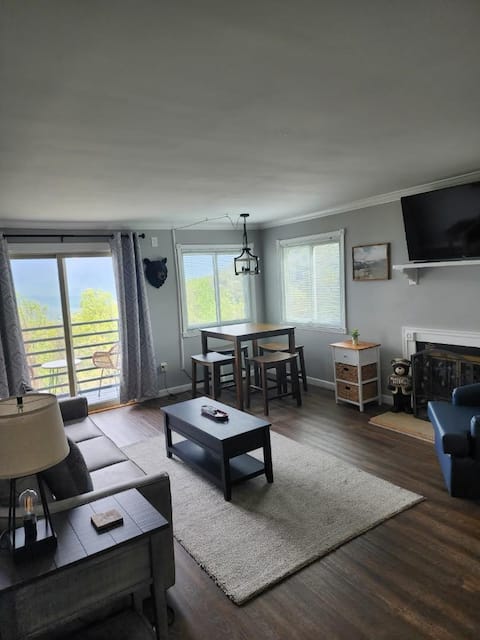 Top Airbnb: Amazing view from balcony! Perfect location! in Gatlinburg