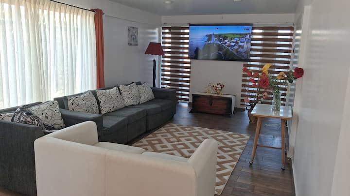 Casa Grande Con Piscina Playa. - El Quisco