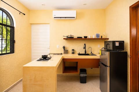 Top performing Airbnb: Cozy Cancún Studio with Outdoor Dining & Park View in Supermanzana 3