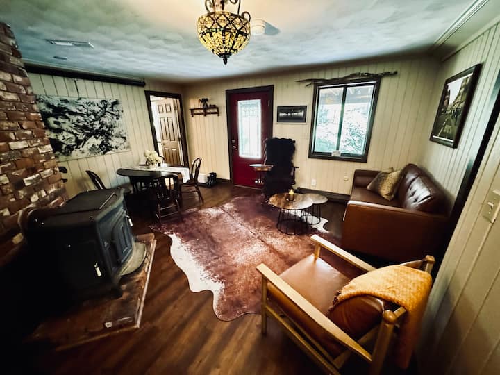 Sailor & Queen: Artist-inspired Berkshire Home - Tolland State Forest, East Otis
