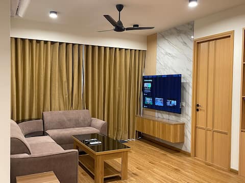 Luxury 3 BHK with Pool&GYM 10 minutes from Airport