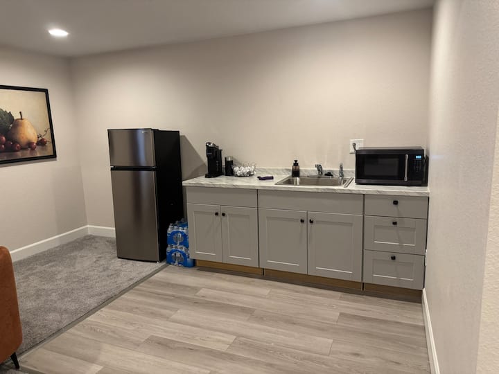 A Modern Apartment Near The Denver Airport - 