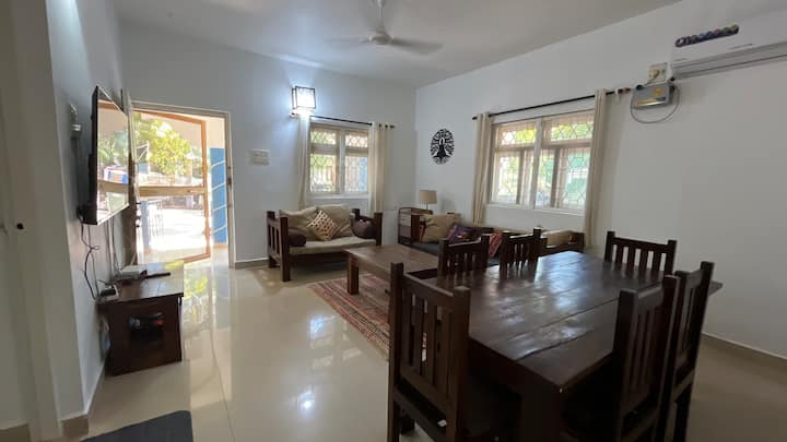 Dining area image 1