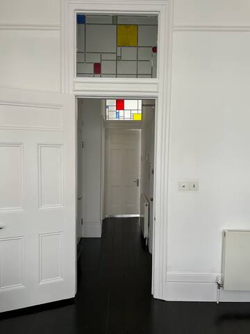 Beautiful 3-bed period flat in the heart of London gallery image 5