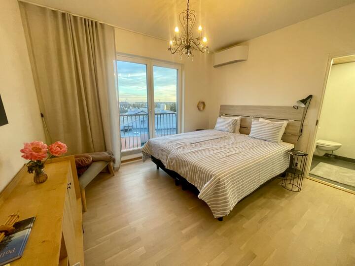 Schlafzimmer 1