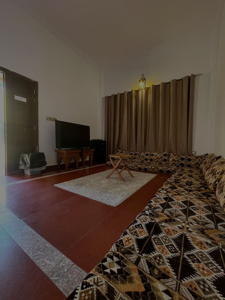 Pet-friendly 1br + Hall Rm Suite | Free Parking | - Dubai