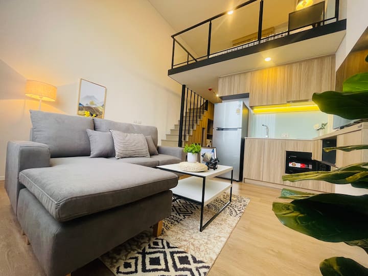 <M25>全新loft 公寓+沙发床 可住3人@bts Onnut 步行3分钟/无敌夜景/空中酒吧 - Phra Khanong