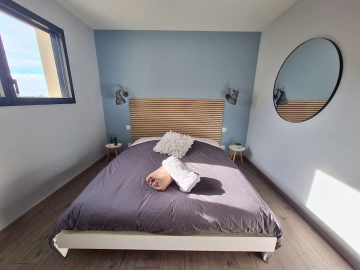 Мирна соба со меки тонови 