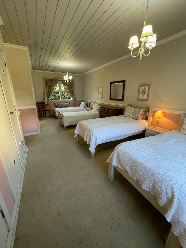 ¡Gran suite con 4 cómodas camas y armarios!