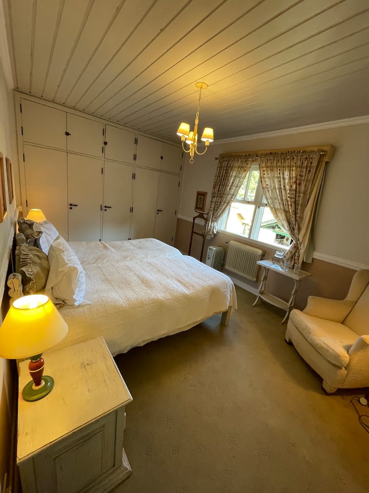 ¡Gran suite con 2 cómodas camas, armarios y sillón!