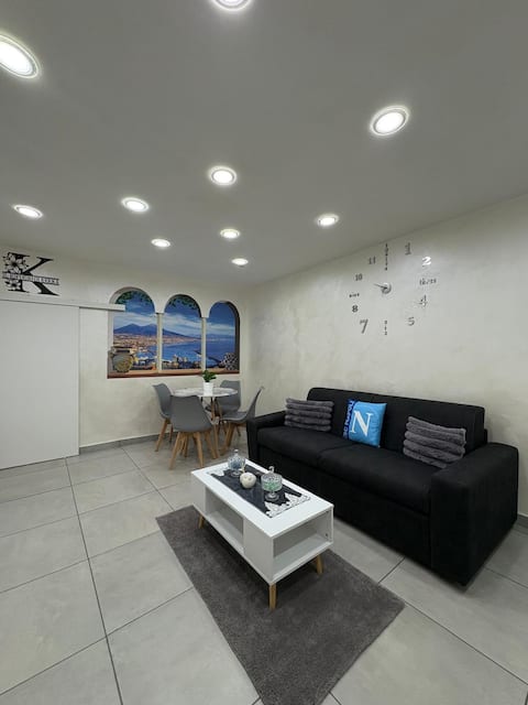 Popular Airbnb listing: "Kekka's Retreat" Piazza del Plebiscito, Naples in Napoli
