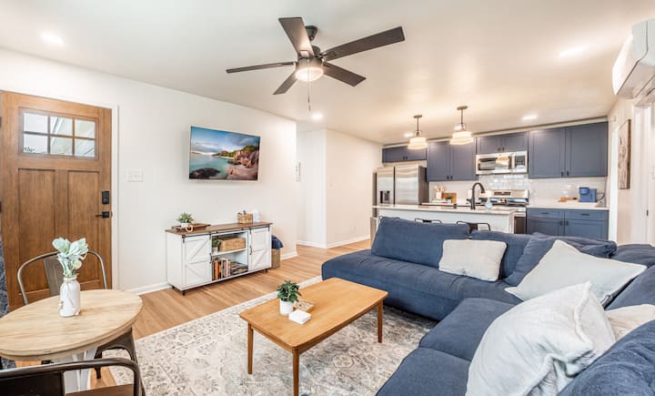 The Blue Manila Haven-4 Bedrooms - Abilene, TX