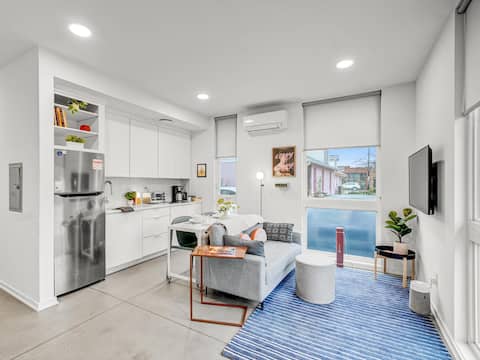Popular Airbnb listing: First Level Flat, Walkable, Downtown Vibe, PetsOK in Thompson Hunter