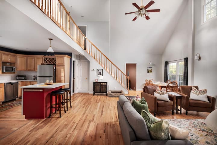 New! 14 Min To Snp, Hot Tub, Starlink, Dogs Ok - Virginia
