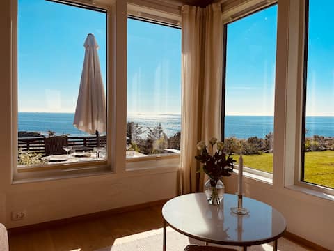 Cottage Retreat by the Ocean!