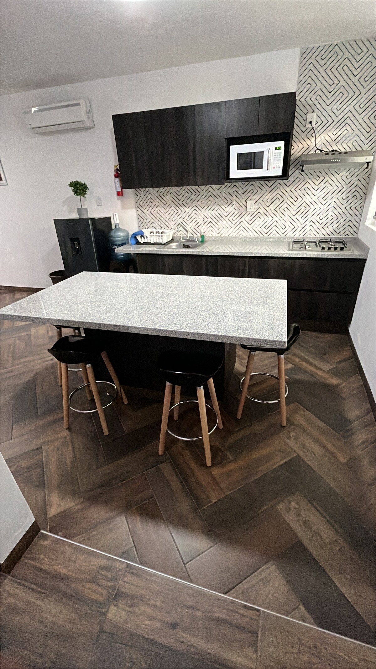 Popular Airbnb listing: Depa Nvo 2Recamaras Con Baños Muy Céntrico Parking in Querétaro