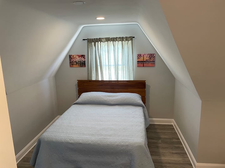 Emily’s By The Metro! Free Parking - Largo, MD