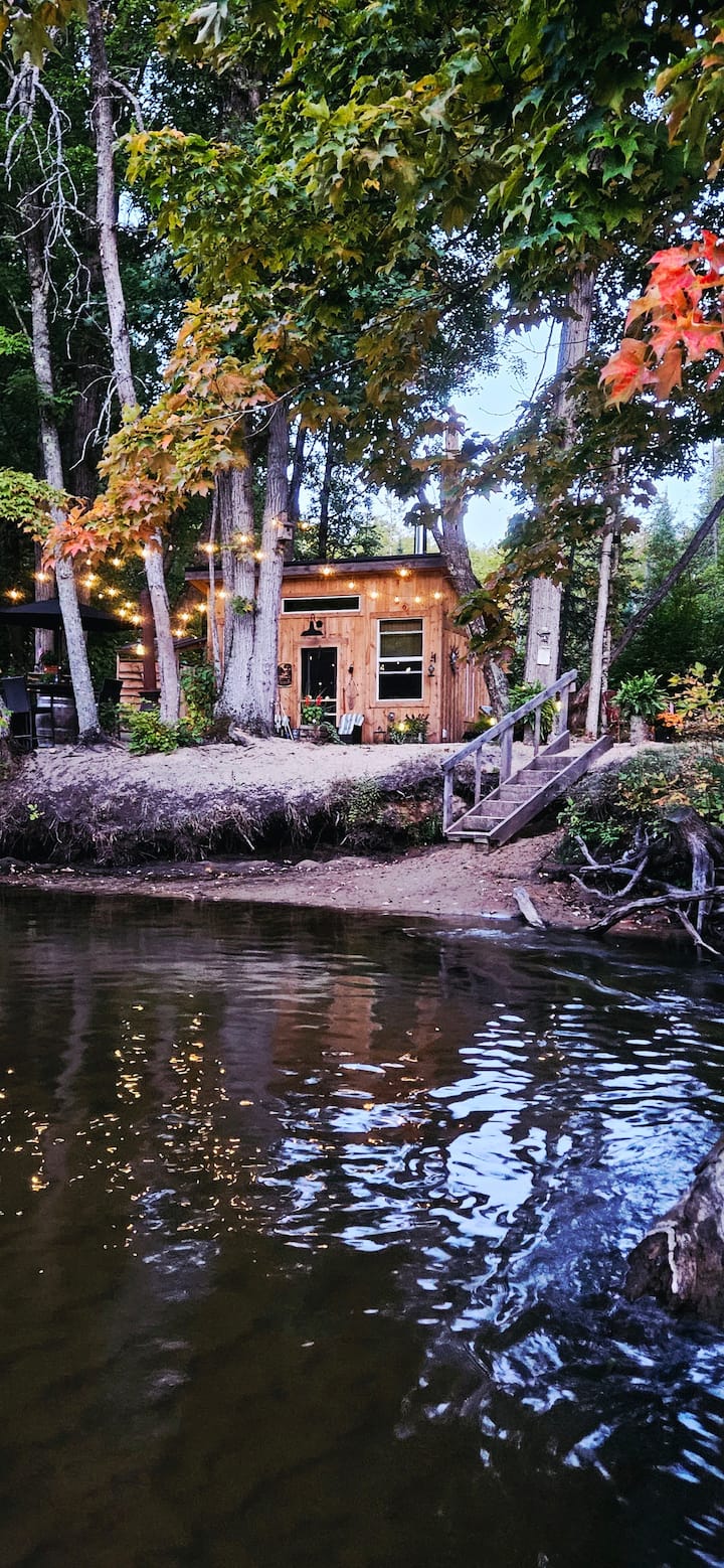 The Riverbend Retreat - Michigan