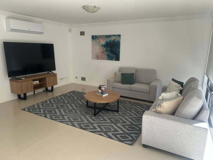 Spacious & Relaxing House Near The City & Crown - Perth, Australia
