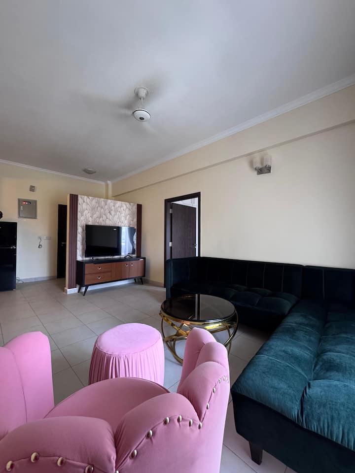 Sleek City Escape - Book Now! - Karāchi