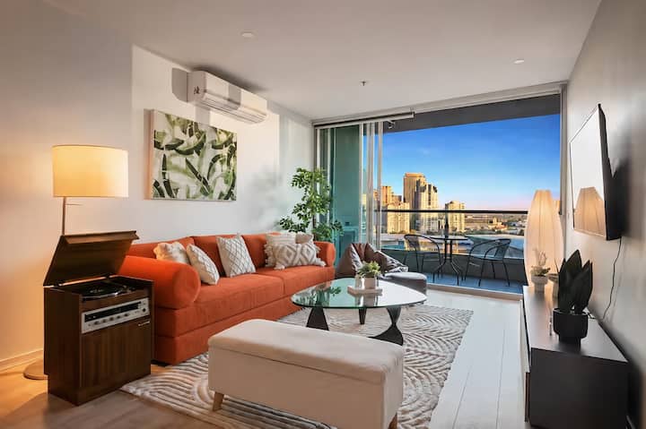 Spacious 3br Penthouse | Carpark & Private Rooftop - Melbourne