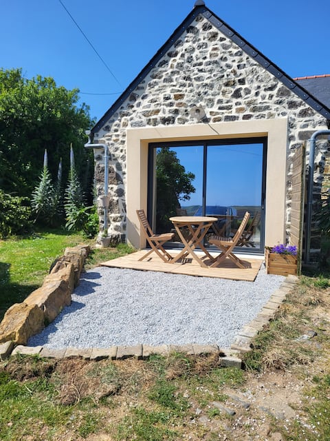 Sea view studio in Presqu'île de Crozon GR34