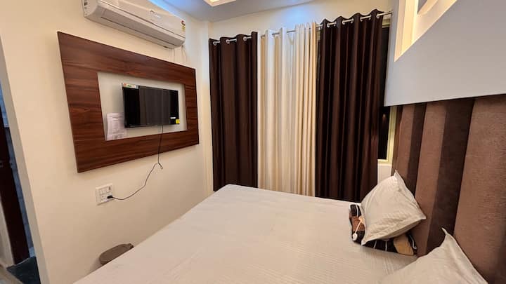 Mandakini 2nd Floor | Studio Room | 1 Double Bed - Haridwar