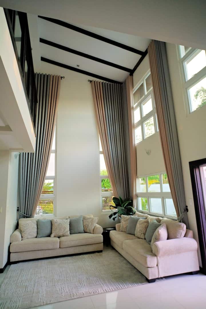 Luxury Villa With Swimming Pool - Tarlac