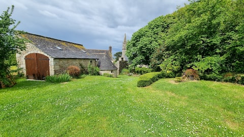 Successful Airbnb property: Charming stone cottage in Plouguerneau