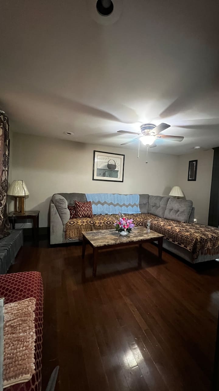 Cozy Niagara Getaway - Niagara Falls, NY