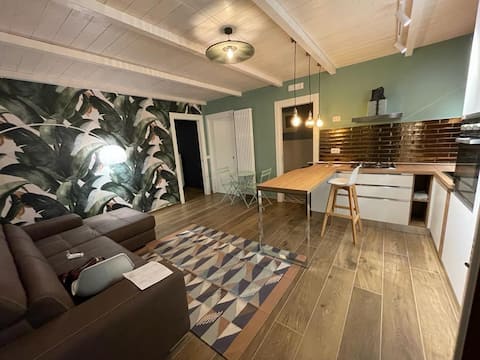 Puglia airport terrace with Jacuzzi