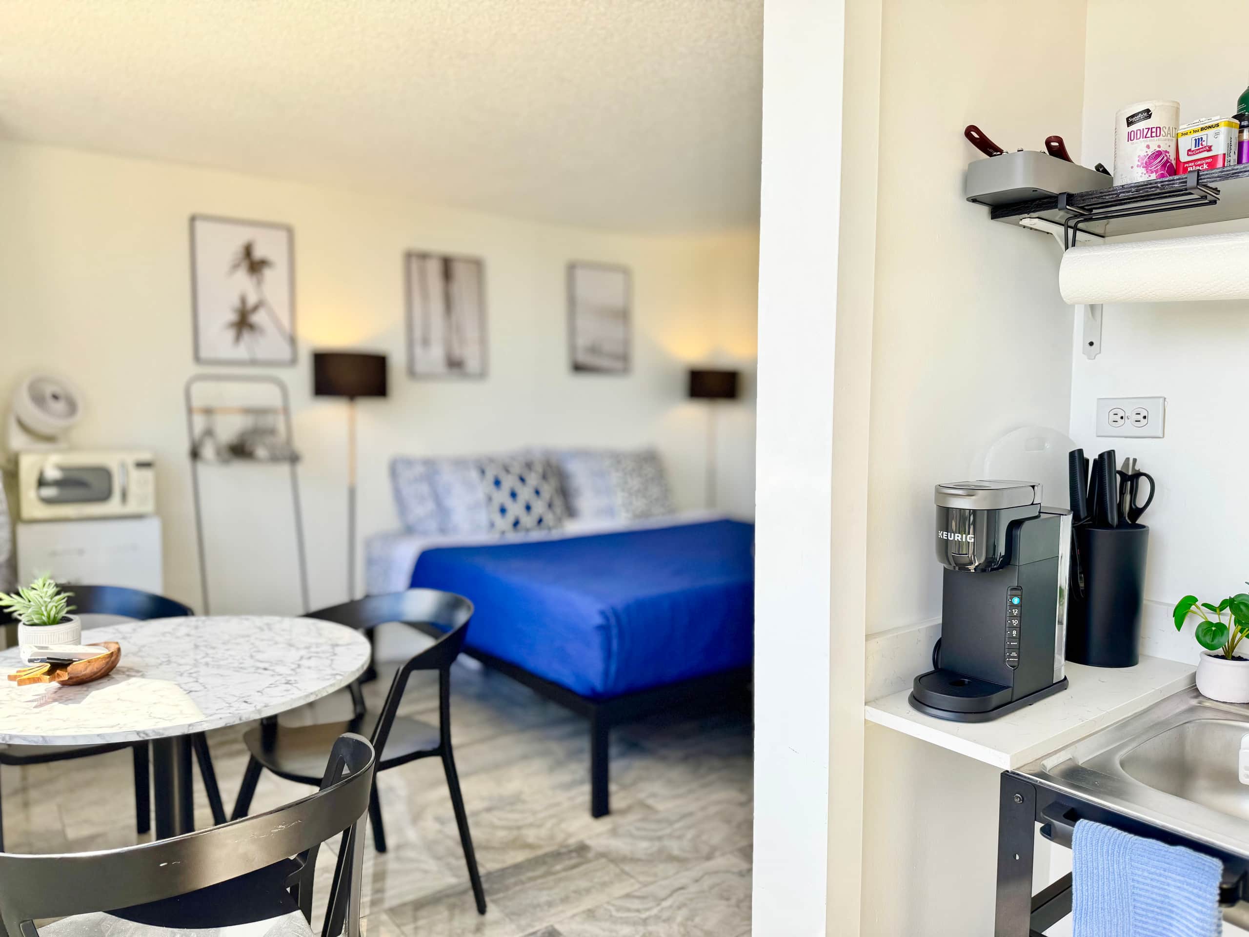 Condo in Honolulu · ★4.98 · Studio · 1 bed · 1 private bath - Image 3