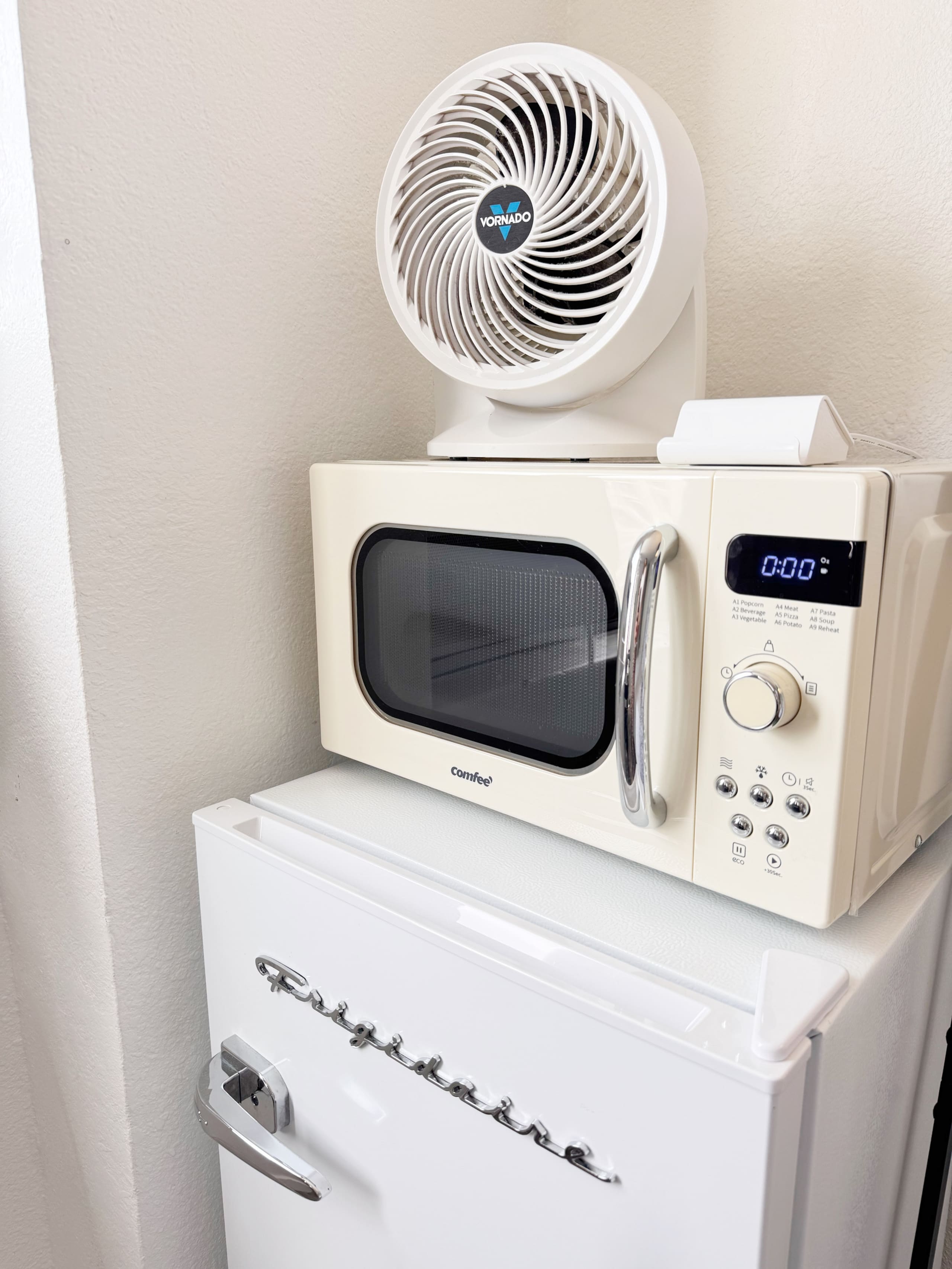 Condo in Honolulu · ★4.98 · Studio · 1 bed · 1 private bath - Image 14