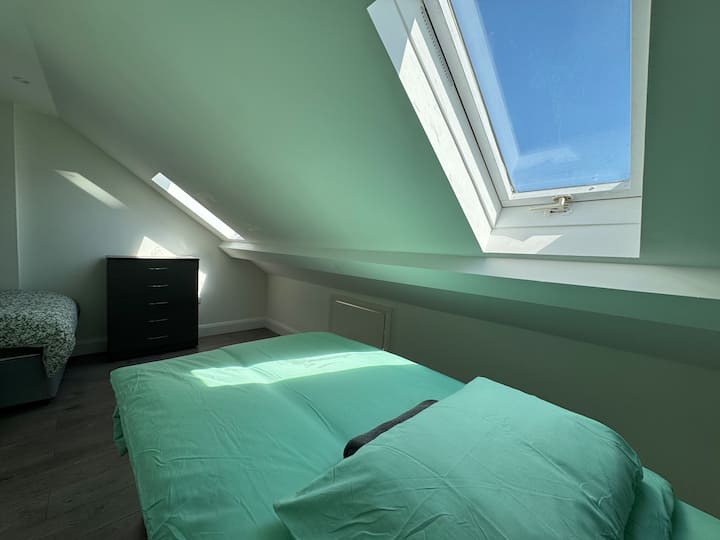 Whitehall Road Green House Cr7 - London