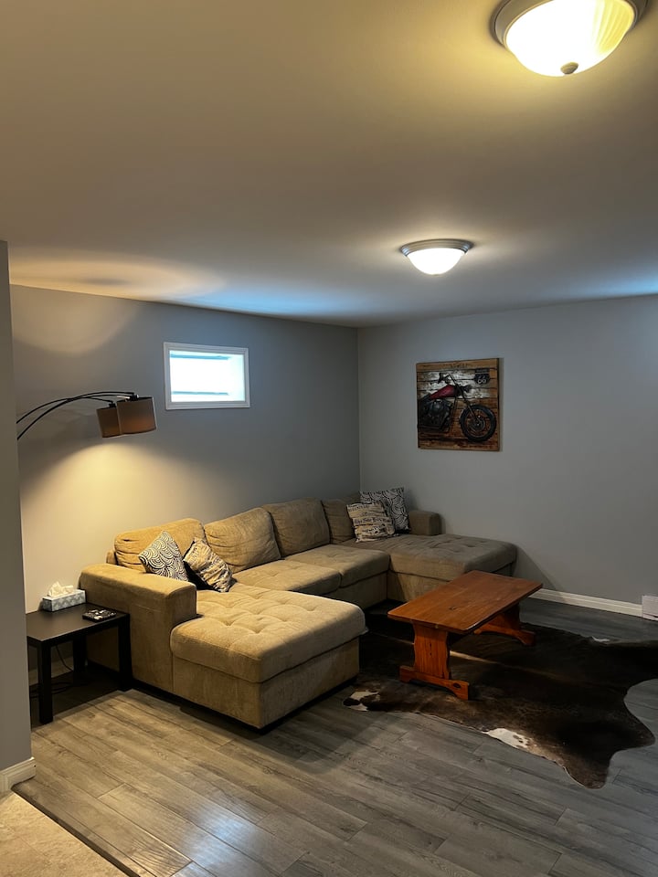 Cozy & Stylish 1br Private Suite - Whitehorse
