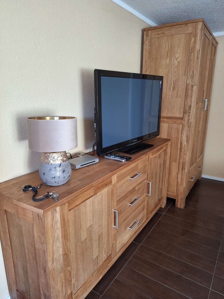 Ici, vous pouvez voir l'autre mobilier de la combinaison salon/chambre